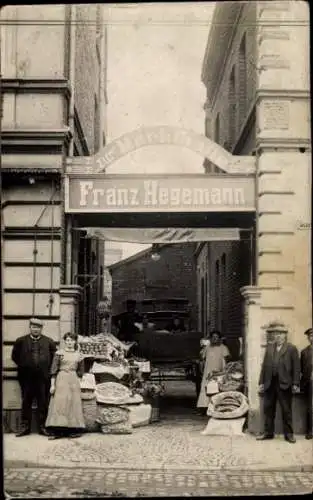 Foto Ak Gladbeck im Ruhrgebiet Westfalen, Personen vor der Markthalle