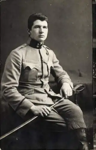 Foto K. u. k. Soldat in Uniform, Säbel, Porträt