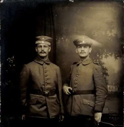 Foto Ak Deutsche Soldaten in Uniformen, Porträt, Kaiserzeit, R. I. R. 5