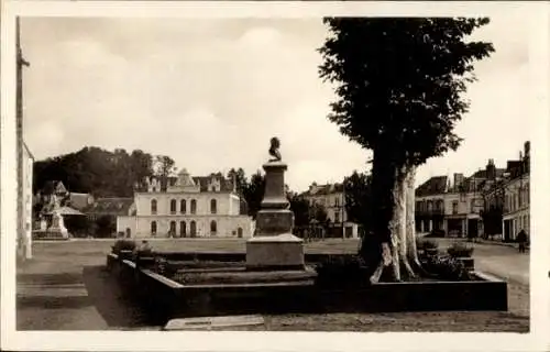 Ak Château du Loir Sarthe, Place de Hôtel de Ville