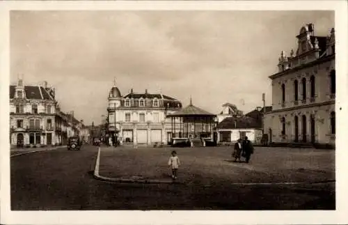 Ak Château du Loir Sarthe, Place de Hôtel de Ville