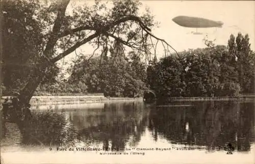 Ak Villeneuve Val de Marne, Etang du Parc, Zeppelin Le Clément Bayard