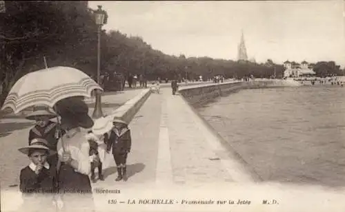 Ak La Rochelle Charente Maritime, Promenade sur la Jetee