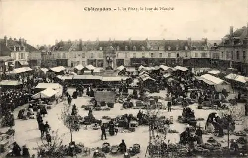 Ak Châteaudun Eure et Loir, La place, le Jour du Marché