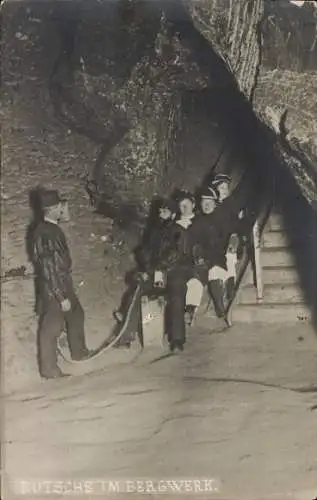 Ak Berchtesgaden in Oberbayern, Rutsche im Bergwerk, Bergleute, Besucher