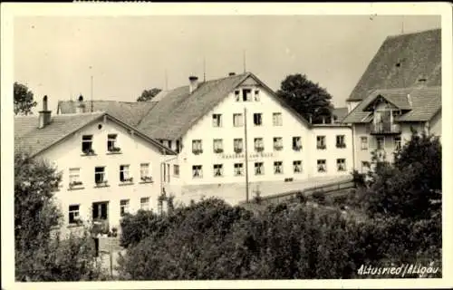 Foto Ak Altusried im Allgäu, Teilansicht, Gasthaus zum Rain