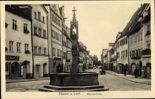 Ak Füssen im Allgäu, Reichenstraße, Brunnen