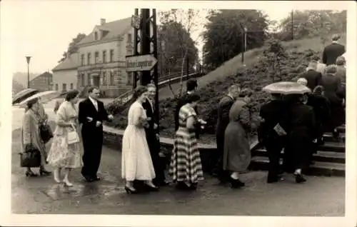 Foto Ak Witten an der Ruhr, Menschen steigen Treppen hoch