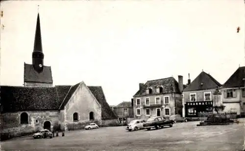 Ak Dollon Sarthe, Platz, Kirche, Denkmal