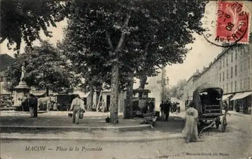 Ak Mâcon Saône-et-Loire, Place de la Pyramide