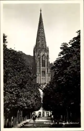 Ak Freiburg im Breisgau, Blick vom Bahnhof zum Münsterturm