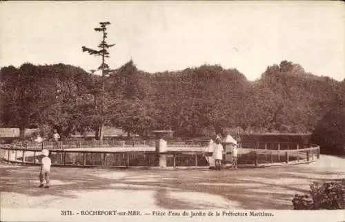 Ak Rochefort sur Mer Charente Maritime, Piece d'eau du Jardin de la Prefecture Maritime