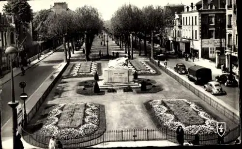 Ak Montluçon Allier, Avenue et Monument Marx-Dormoy