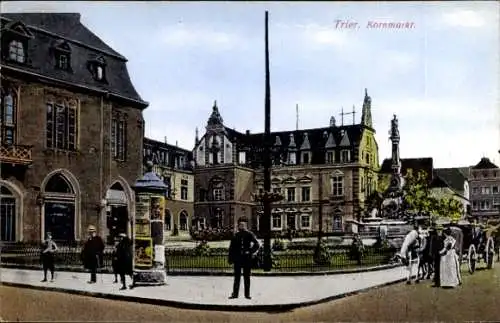 Ak Trier, Kornmarkt,  Litfaßsäule, Georgsbrunnen, Kutsche