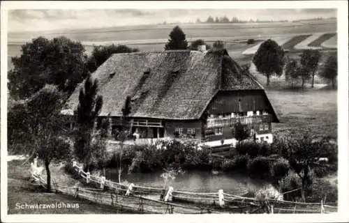 Ak Brigach Sankt Georgen im Schwarzwald, Brigachquelle, Schwarzwaldhaus, Hitzbauernhof