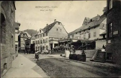 Ak Bernkastel Kues im Moseltal, Straßenpartie, Hotel zur Post