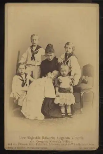 Cabinet Foto Kaiserin Auguste Viktoria v. Preußen, geb. v. Schlesw.-Holstein mit ihren Kindern