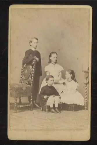 CdV Foto Ferdinand, Louise, Marie und Albert von Schleswig-Holstein-Sonderburg-Glücksburg