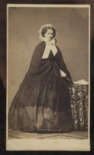 CdV Portrait Herzogin Viktoria Adelheid v. Sachsen-Coburg-Gotha, geb. S.-Holstein-S.-Glückburg