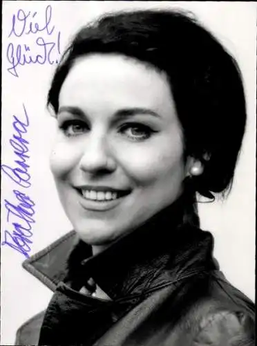 Ak Schauspielerin Dorothea Carrera, Portrait, Autogramm