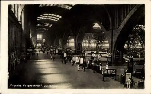 Ak Leipzig in Sachsen, Blick in den Hauptbahnhof, Bahnsteige