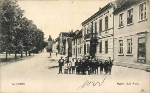 Ak Loburg Möckern in Sachsen Anhalt, Markt mit Post, Kinder, Geschäft W. Henning