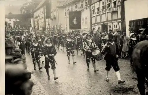 Foto Ak Mengeringhausen Bad Arolsen Hessen, Straßenfest, Schützenumzug