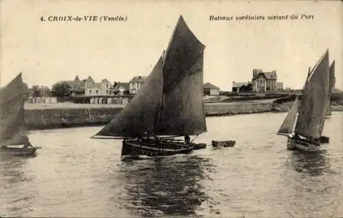 Ak Saint Gilles Croix de Vie Vendée, Bateaux sardiniers soriant du Port