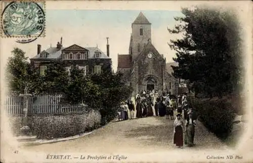 Ak Étretat Seine Maritime, Le Presbytere, Kirche, Kirchgänger