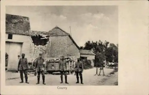 Ak Courcy Marne, Deutsche Soldaten, Kriegszerstörungen, I. WK