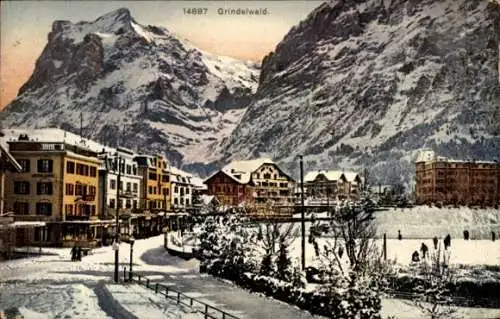 Ak Grindelwald Kt. Bern, Teilansicht, Straßenpartie, Berge, Schnee