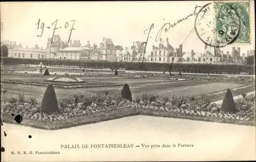 Ak Fontainebleau Seine et Marne, Palast, Blick auf das Parterre