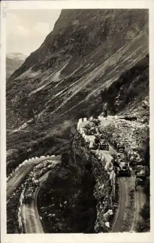 Ak Geiranger Norwegen, Veiparti Gudvangen Djupvasshytten, Autos überqueren den Pass