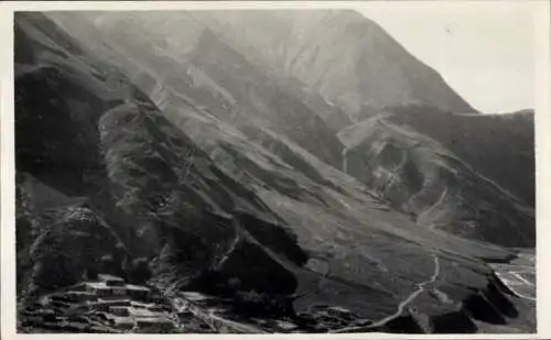 Foto Georgien, Teilansicht vom Ort am Berg