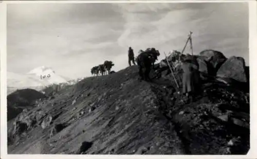 Foto Russland, Erklimmen vom Berggipfel, Wanderer