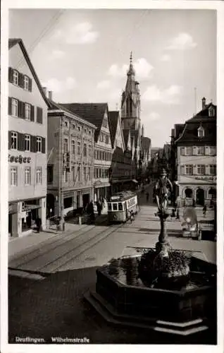 Ak Reutlingen in Baden Württemberg, Partie in der Wilhelmstraße, Brunnen, Kirche, Straßenbahn