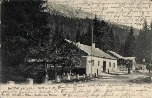 Ak Nassereith in Tirol, Gasthof Fernpass, Straßenpartie