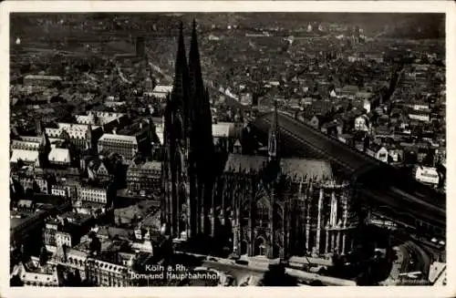 Ak Köln am Rhein, Luftbild von Dom und Hauptbahnhof