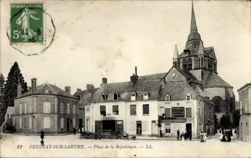 Ak Fresnay-sur-Sarthe, Place de la République