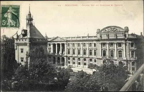 Ak Toulouse Haute Garonne, Ostfassade des Capitole und des Platzes