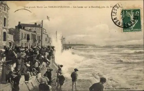 Ak Les Sables d'Olonne Vendée, Flut, die Klingen am Ufer