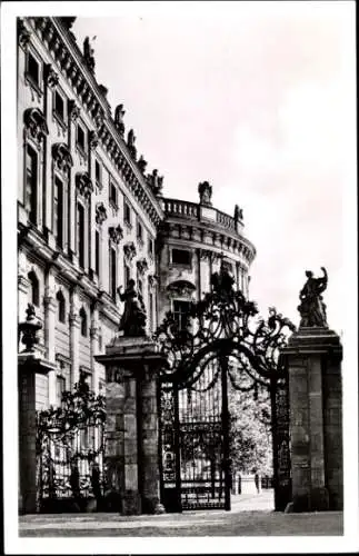 Ak Würzburg am Main Unterfranken, Hofgarten, Eingang