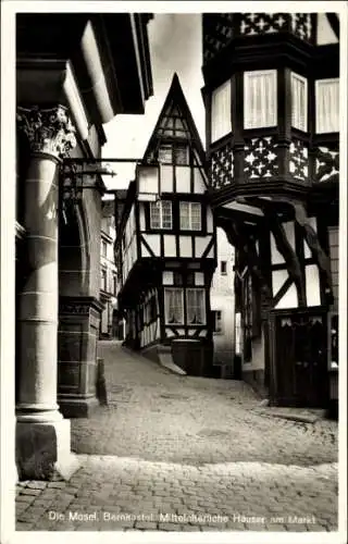 Ak Bernkastel Kues an der Mosel, Mittelalterliche Häuser an der Mosel