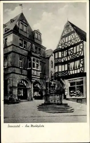 Ak Bernkastel Kues an der Mosel, Marktplatz, Brunnen, Fachwerkhaus, Erker, Geschäfte