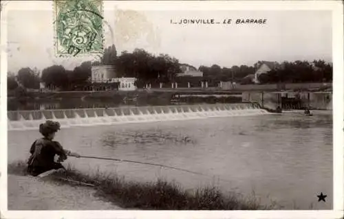 Ak Joinville le Pont Val de Marne, Wehr, Frau mit Angelrute