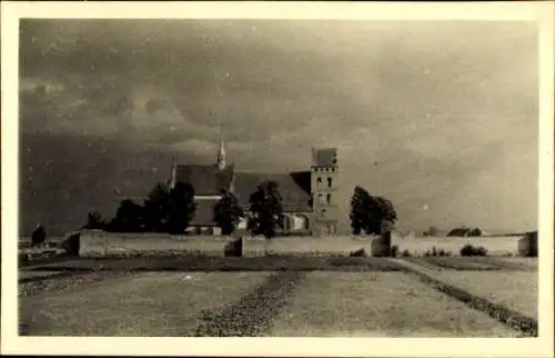 Foto Ak Kirche, Feld, Mauer