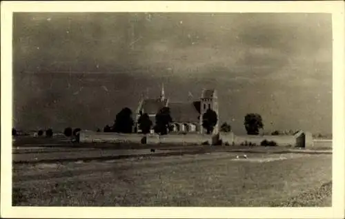 Foto Ak Kirche, Feld, Mauer