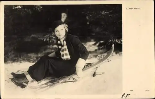 Ak Schauspielerin Liane Haid, Portrait im Schnee, Ski