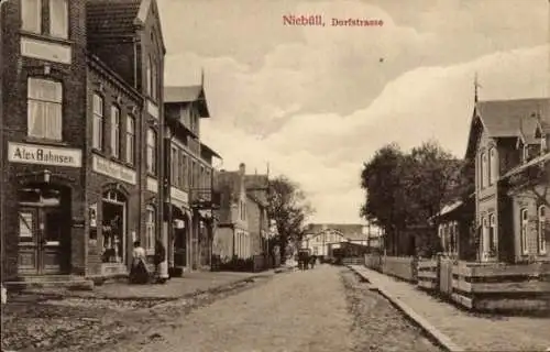 Ak Niebüll in Nordfriesland, Dorfstraße, Geschäft von Alex Bahnsen