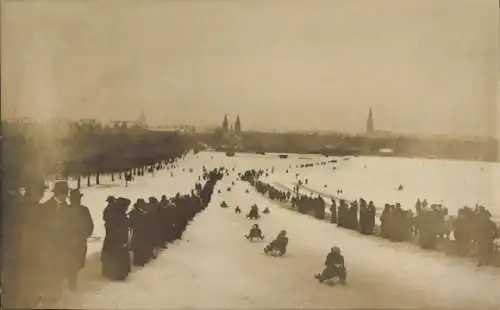 Foto Ak Hamburg, Winteransicht, Rodelbahn